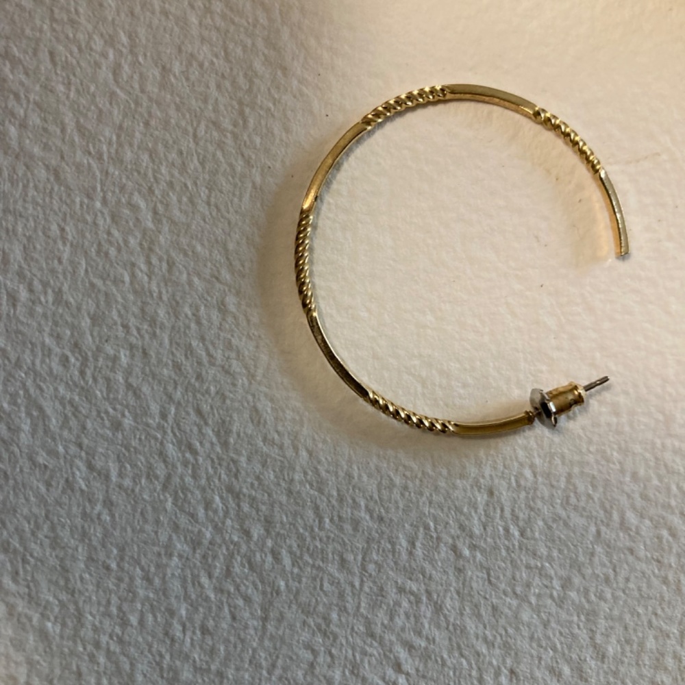 Vintage Gold Tone Hoops with a Twist Design - Picture 3 of 6